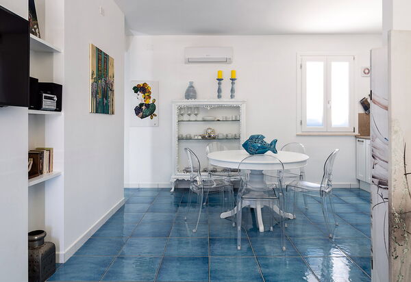 Spuma Di Mare: Dining Room, Kitchen