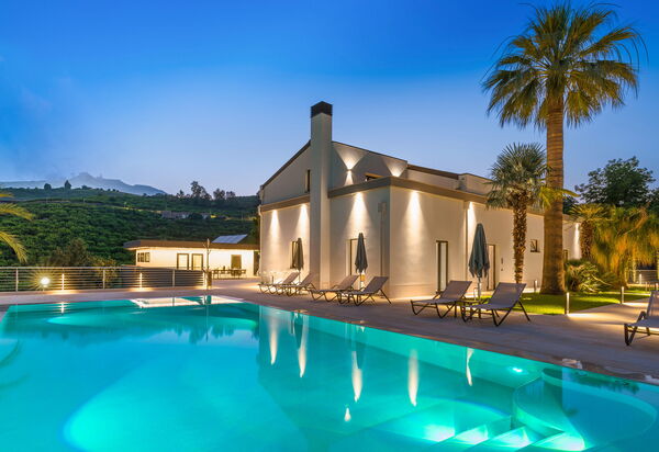 Villa Gianos: Außen, Draussen, Schwimmbad