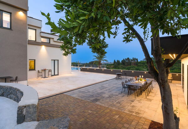 Villa Gianos: Außen, Draussen