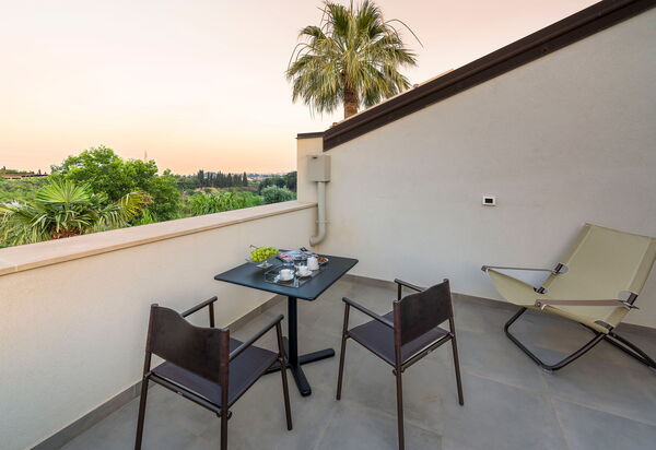 Villa Gianos: Ansichten, Außen, Draussen