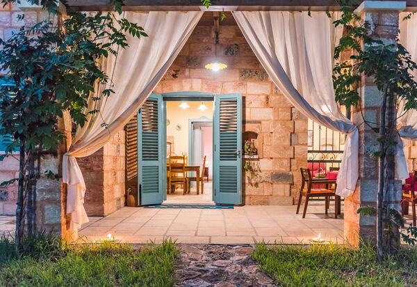 Villa Astrea: Außen, Balkon / Terrasse / Patio, Garten, Haupteingang