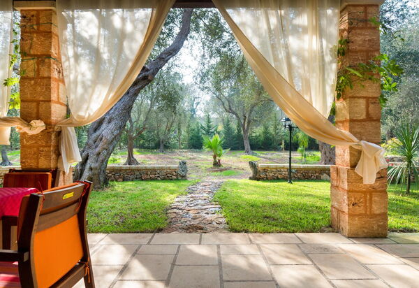 Villa Astrea: Balkon / Terrasse / Patio, Garten