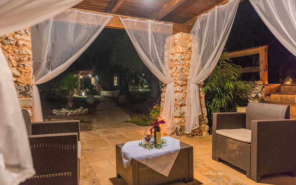 Villa Astrea: Balkon / terras / patio, Buitenshuis, Tuin