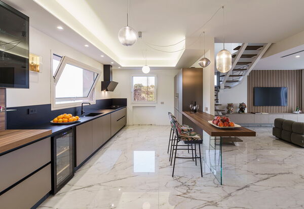Grand Tour Villa: Kitchen, Living Room