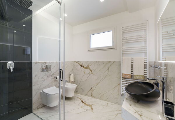 Grand Tour Villa: Bathroom