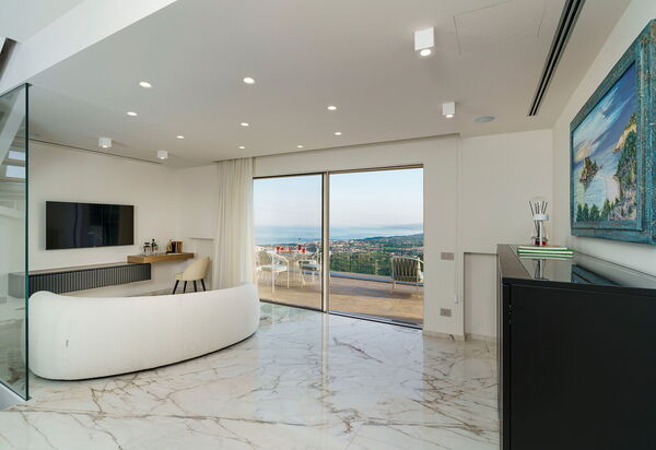 Grand Tour Villa: Living Room