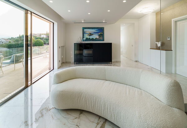 Grand Tour Villa: Living Room