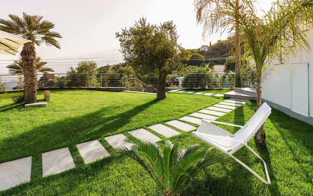 Grand Tour Villa: Building Exterior, Garden, Outdoor
