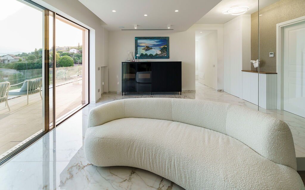 Grand Tour Villa: Living Room