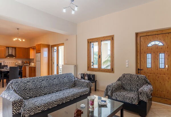 Villa Giorgos: Гостиная