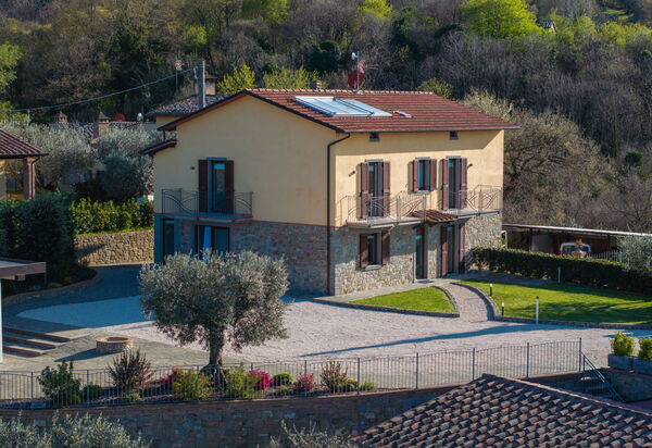 Villa Acquaviva: Ansichten, Außen, Garten