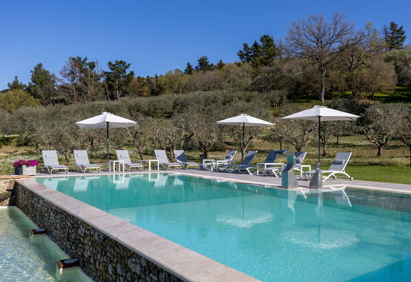 Villa Acquaviva: Ansichten, Garten, Schwimmbad