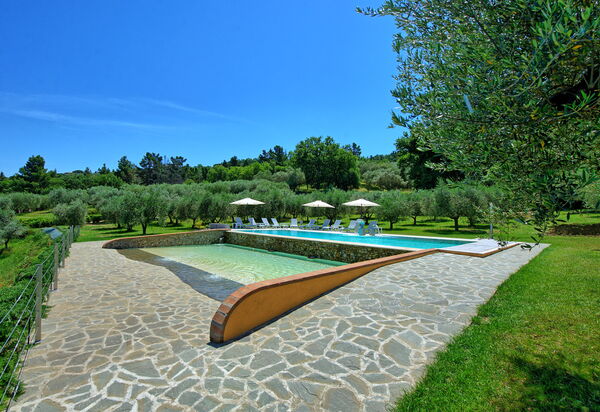 Villa Acquaviva: Draussen, Garten, Schwimmbad, Sommer