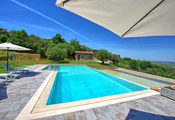 Villa Acquaviva: Draussen, Schwimmbad, Sommer