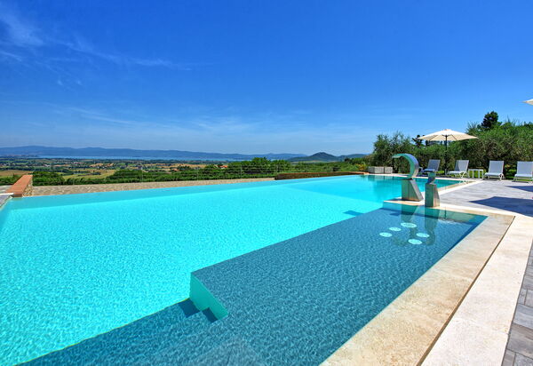 Villa Acquaviva: Ansichten, Draussen, Schwimmbad, Sommer