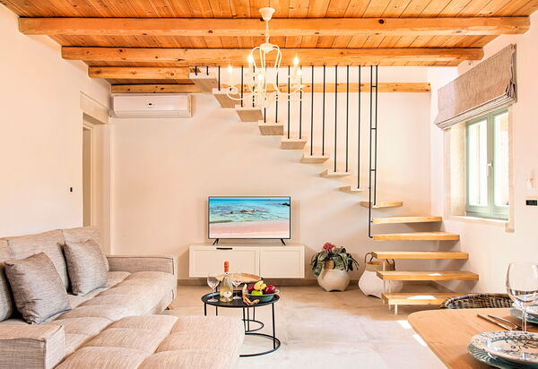 Villa Mirage: Living Room