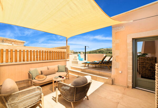 Villa Mirage: Building Exterior, Outdoor