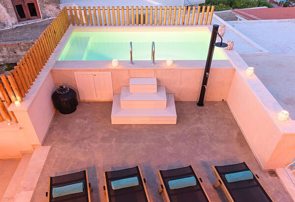 Villa Mirage: Building Exterior, Outdoor, Pool