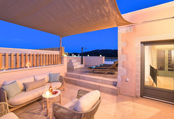 Villa Mirage: Building Exterior, Outdoor