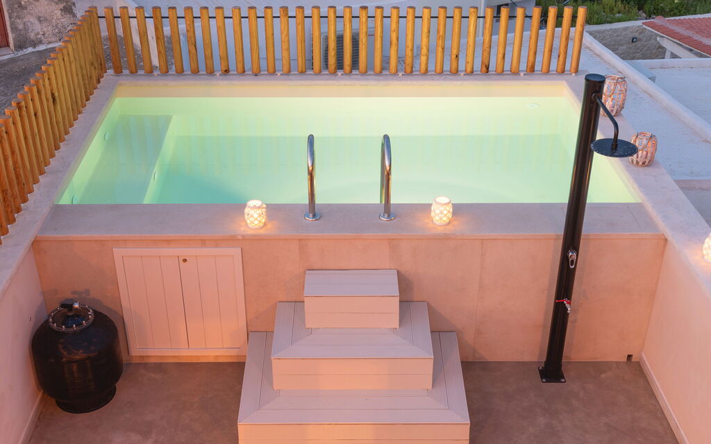 Villa Mirage: all'aperto, Esterni, Piscina