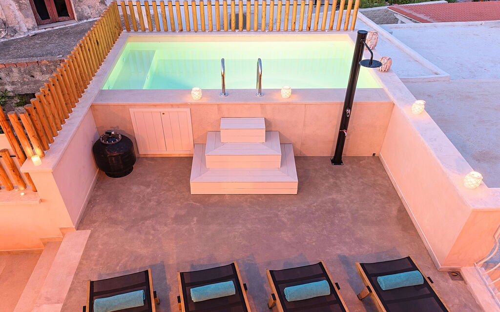 Villa Mirage: all'aperto, Esterni, Piscina