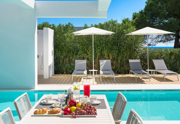 Villa Gadir: Außen, Balkon / Terrasse / Patio, Draussen, Essen, Schwimmbad