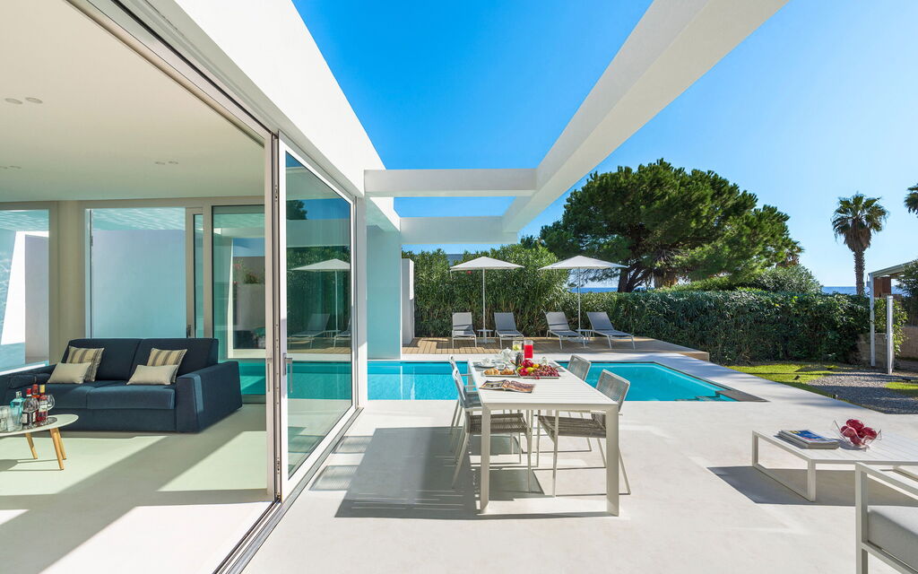 Villa Gadir: Balcony / Terrace / Patio, Building Exterior, Food, Outdoor, Pool