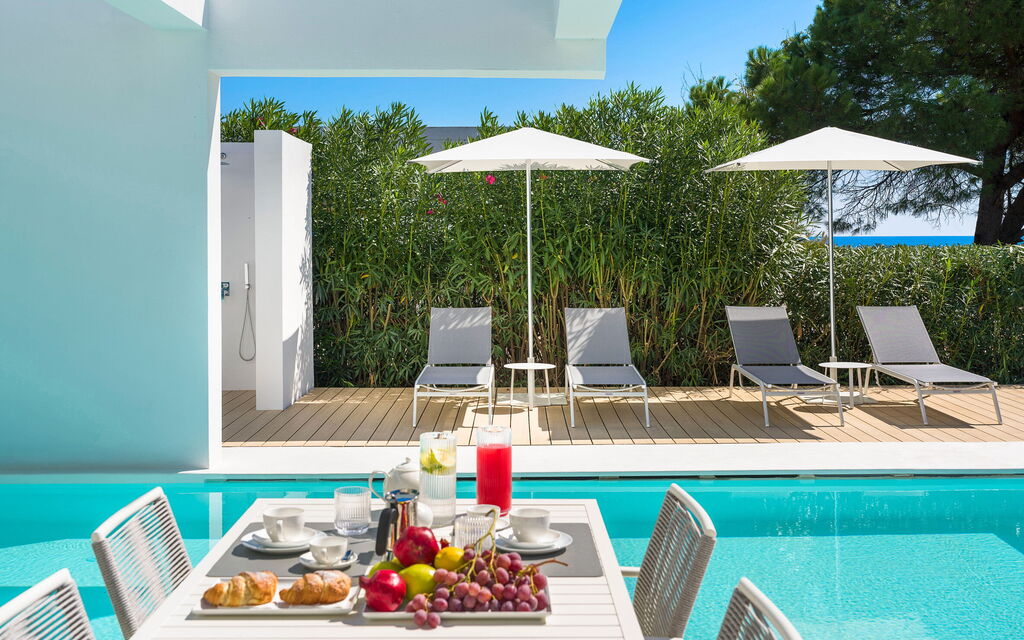 Villa Gadir: Balcony / Terrace / Patio, Building Exterior, Food, Outdoor, Pool