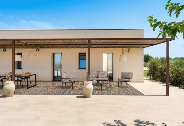 Gelso Bianco: Außen, Draussen