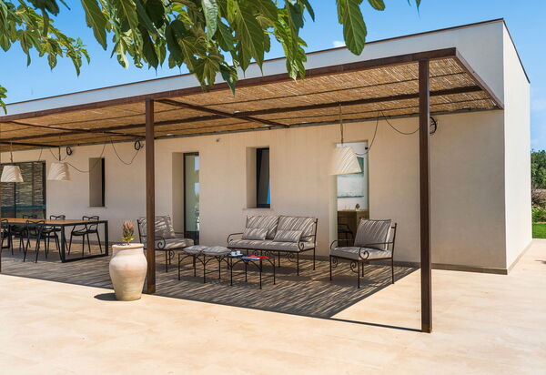 Gelso Bianco: Außen, Draussen