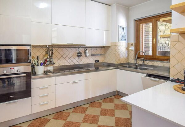 Villa Paradiso: Küche