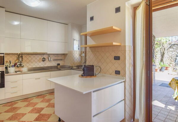 Villa Paradiso: Küche