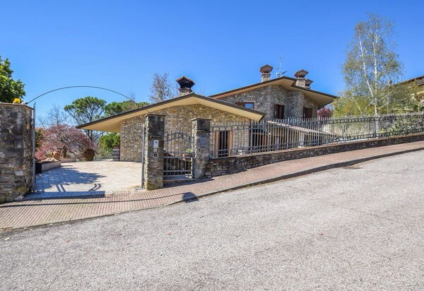 Villa Paradiso: Außen, Draussen, Haupteingang