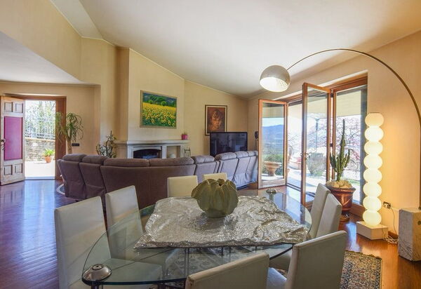 Villa Paradiso: Esszimmer, Wohnzimmer