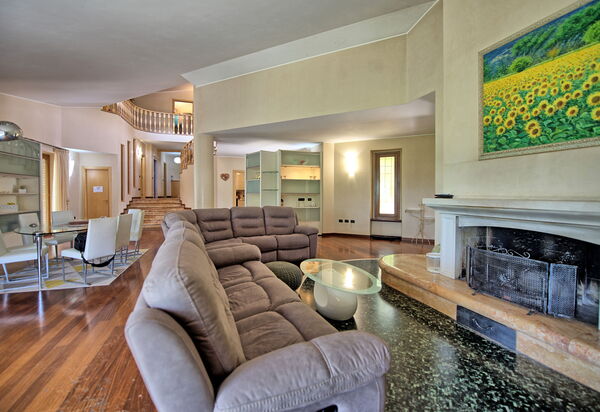 Villa Paradiso: Esszimmer, Wohnzimmer