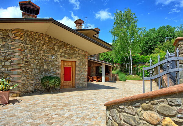 Villa Paradiso: Außen, Garten