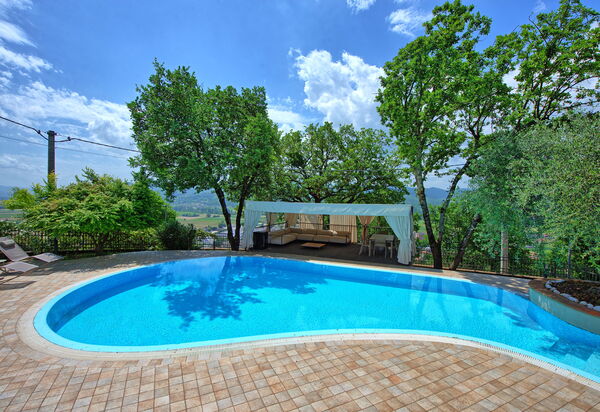 Villa Paradiso: Garten, Schwimmbad