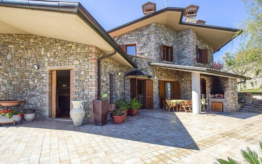 Villa Paradiso: all'aperto, Esterni