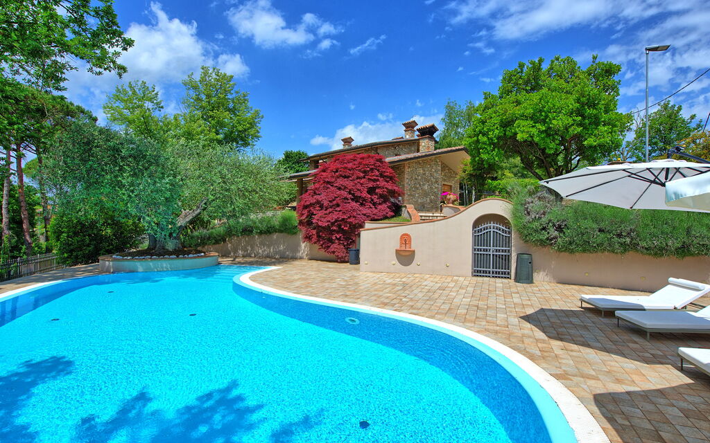 Villa Paradiso: Giardino, Piscina