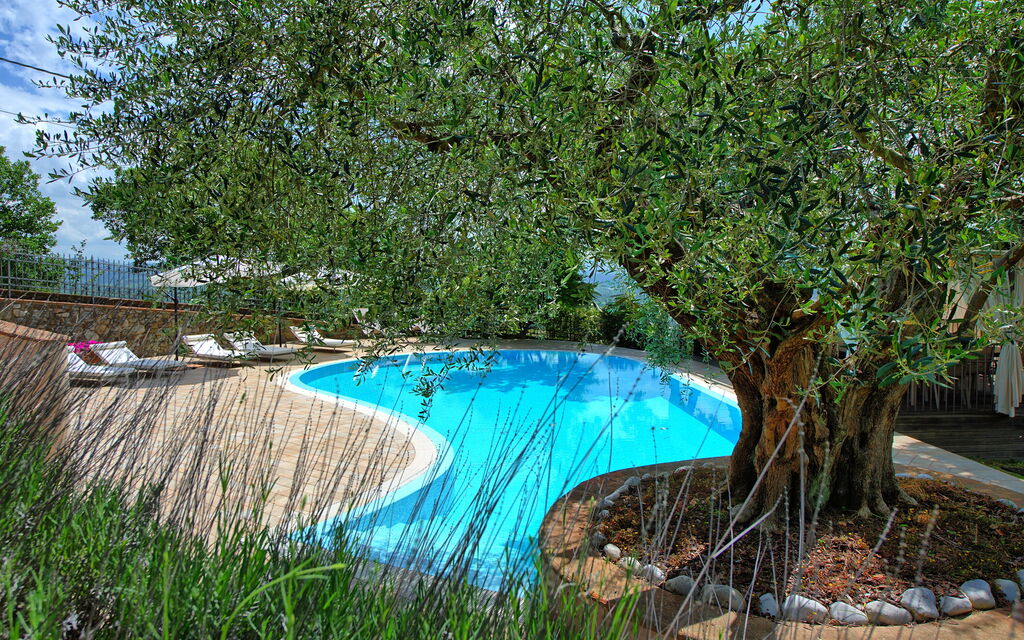 Villa Paradiso: Giardino, Piscina