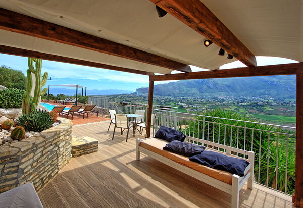 Villa Petra: Ansichten, Außen, Draussen