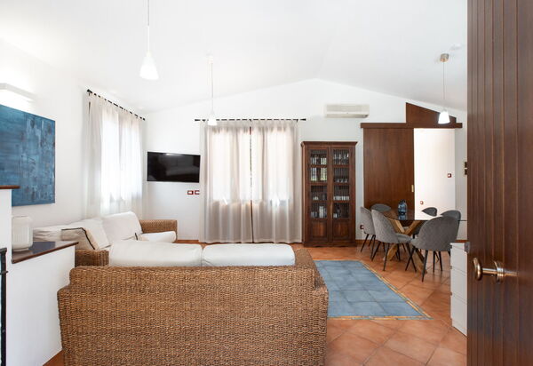 Villa Petra: Esszimmer, Küche, Wohnzimmer