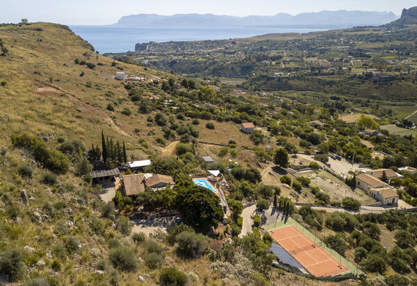 Villa Petra: Ansichten, Draussen