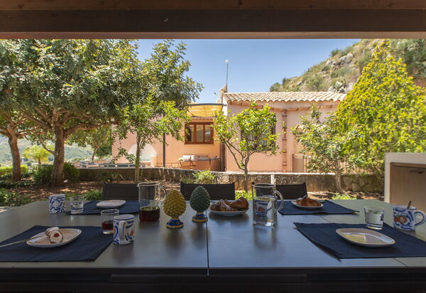 Villa Petra: Draussen