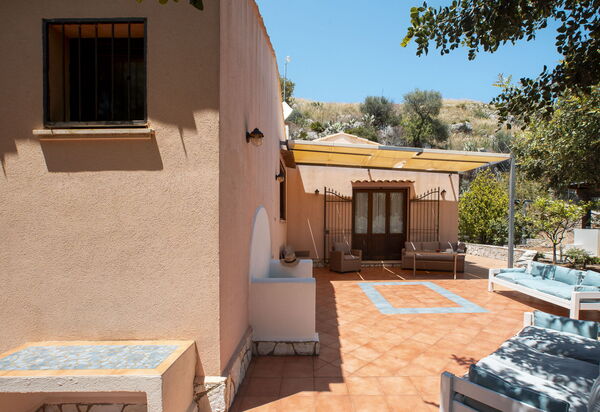 Villa Petra: Draussen, Garten