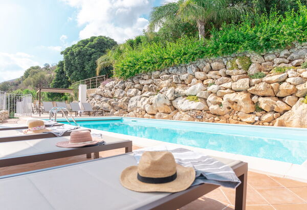 Villa Petra: Außen, Draussen, Schwimmbad