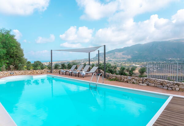 Villa Petra: Ansichten, Außen, Draussen, Schwimmbad