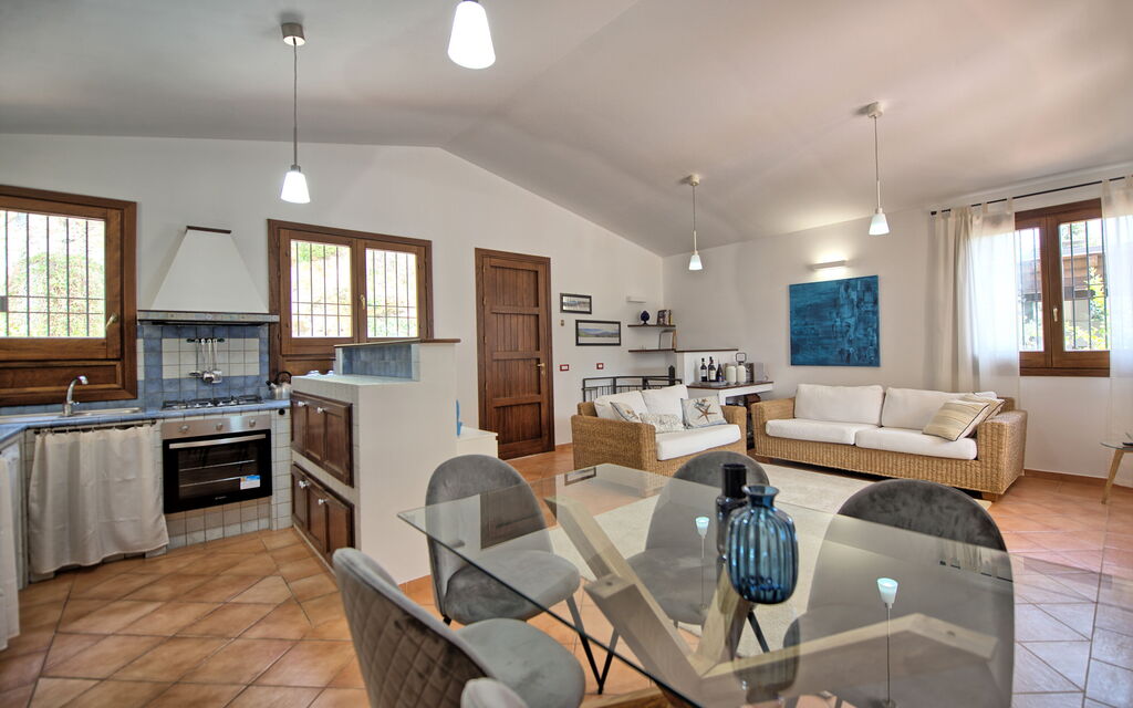 Villa Petra: Dining Room, Kitchen, Living Room