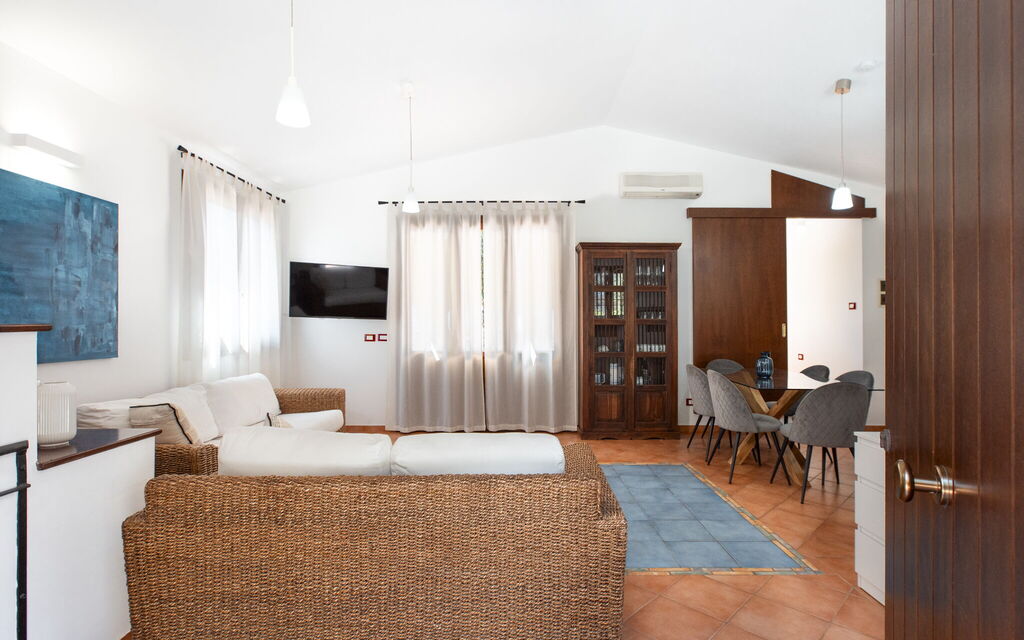 Villa Petra: Dining Room, Kitchen, Living Room