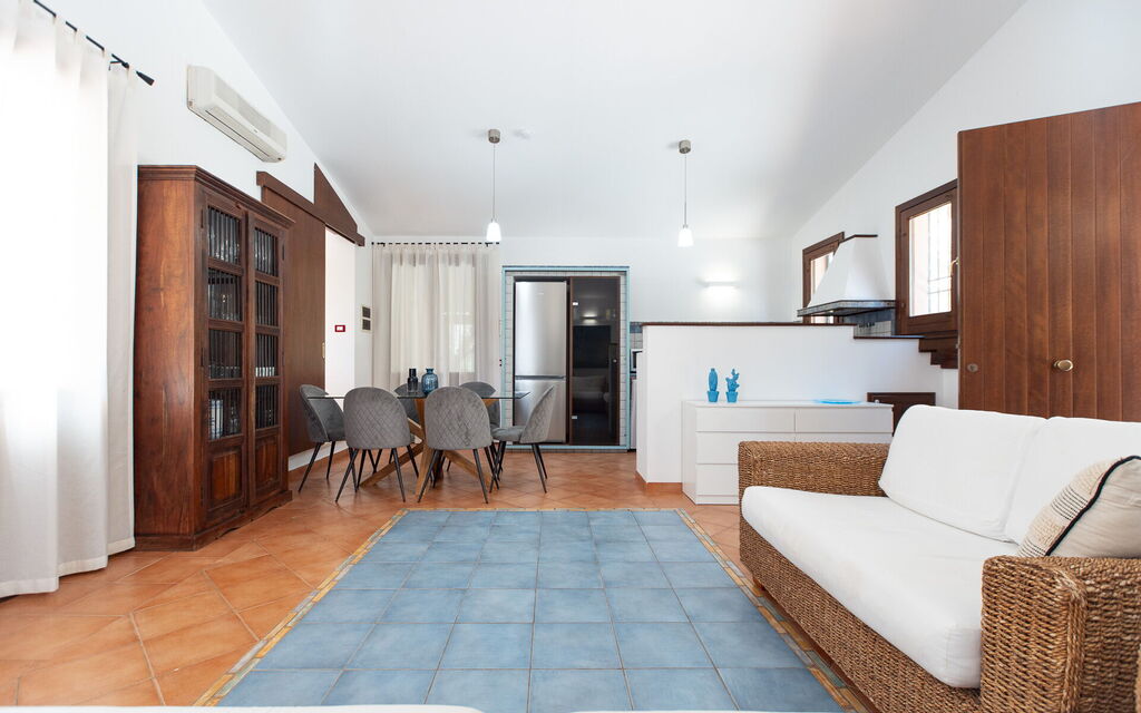 Villa Petra: Dining Room, Living Room